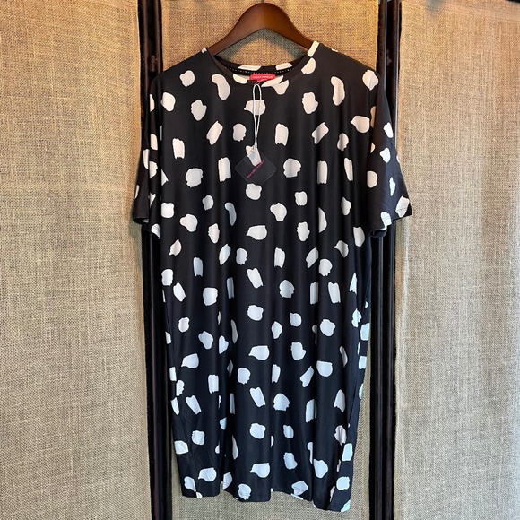 NWT Urban Threads oversized splodge print tshirt dress in black 10 - Picture 2 of 8
